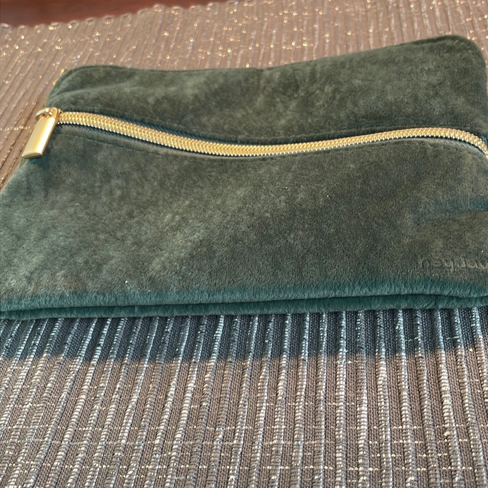 NWOT Heyday pouch, dark sage green, gold-tone zippers, many pockets, 7.5”X5.5”